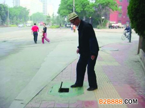 防盗防污染果皮箱