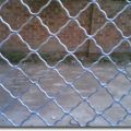安平县华耐护栏网厂专业生产镀锌美格网，防盗窗美格网
