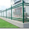 安平县华耐护栏网厂专业生产铁艺护栏网，可移动公路护栏网